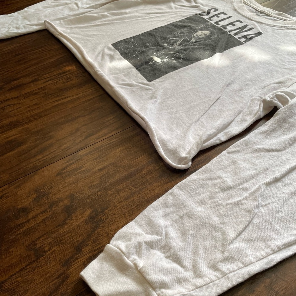 Official Selena Quintanilla Cropped Long Sleeve Graphic Tee - Picture 6 of 7
